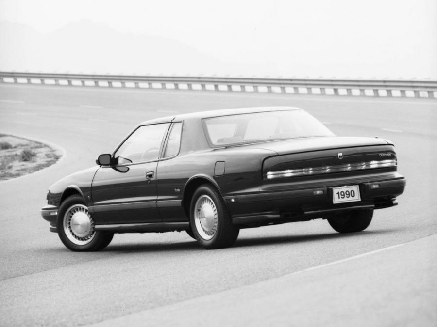  Oldsmobile Toronado Trofeo 1990 года  (фото 2 из 2)
